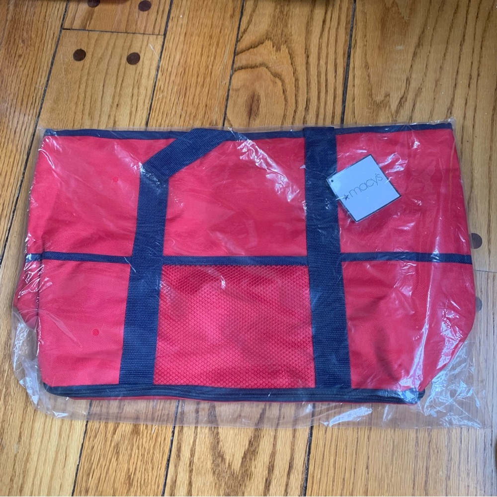 Macy’s Insulated Travel Bag Large Red with Blue Handles New with Tags
